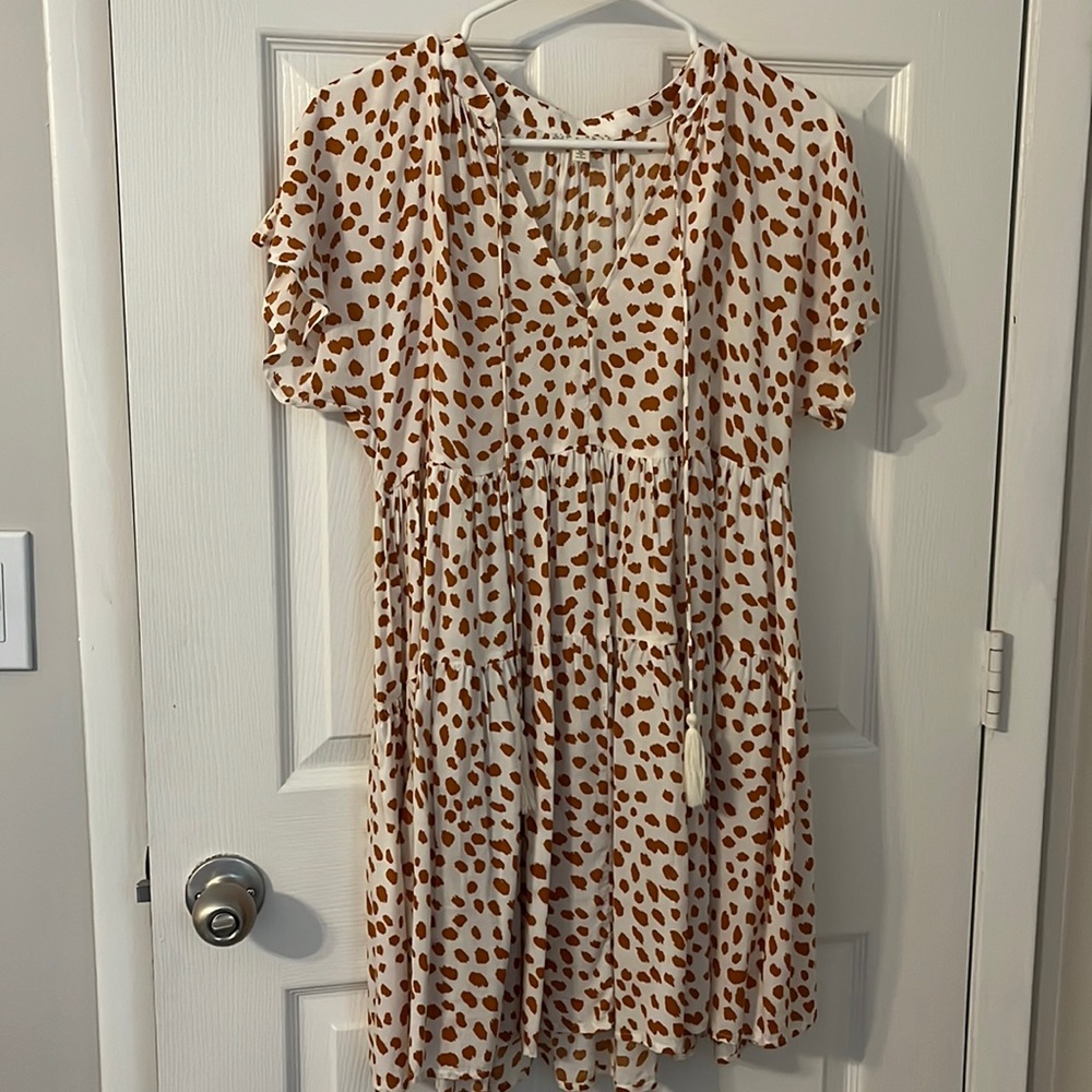 Cute lightweight dress size medium. Never worn!